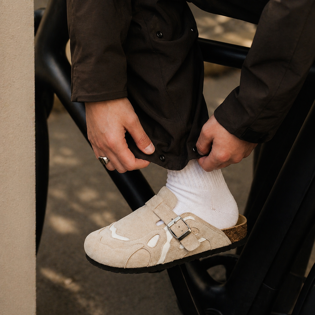 Amscour Wavey Clogs - Beige